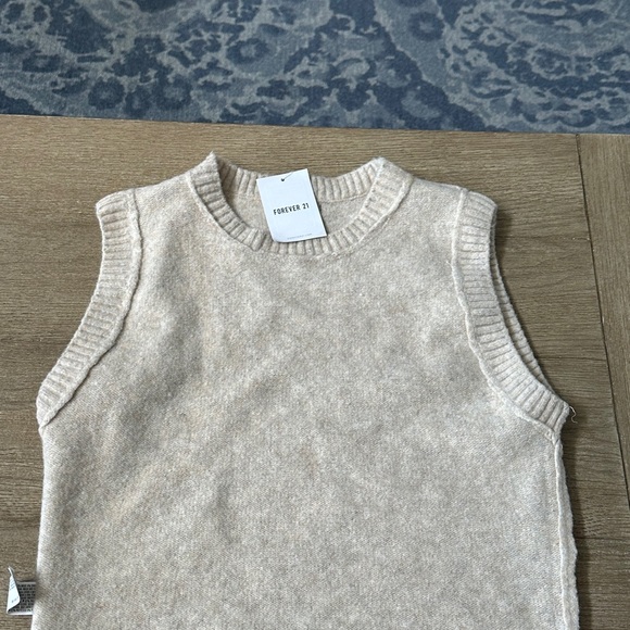 Forever 21 cropped sweater vest size large NWT - Picture 6 of 6